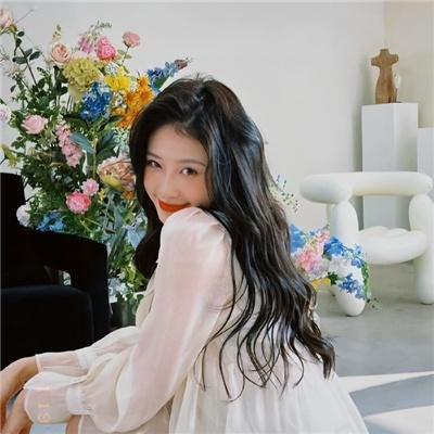 下山后，绝世美女非要拜我为师